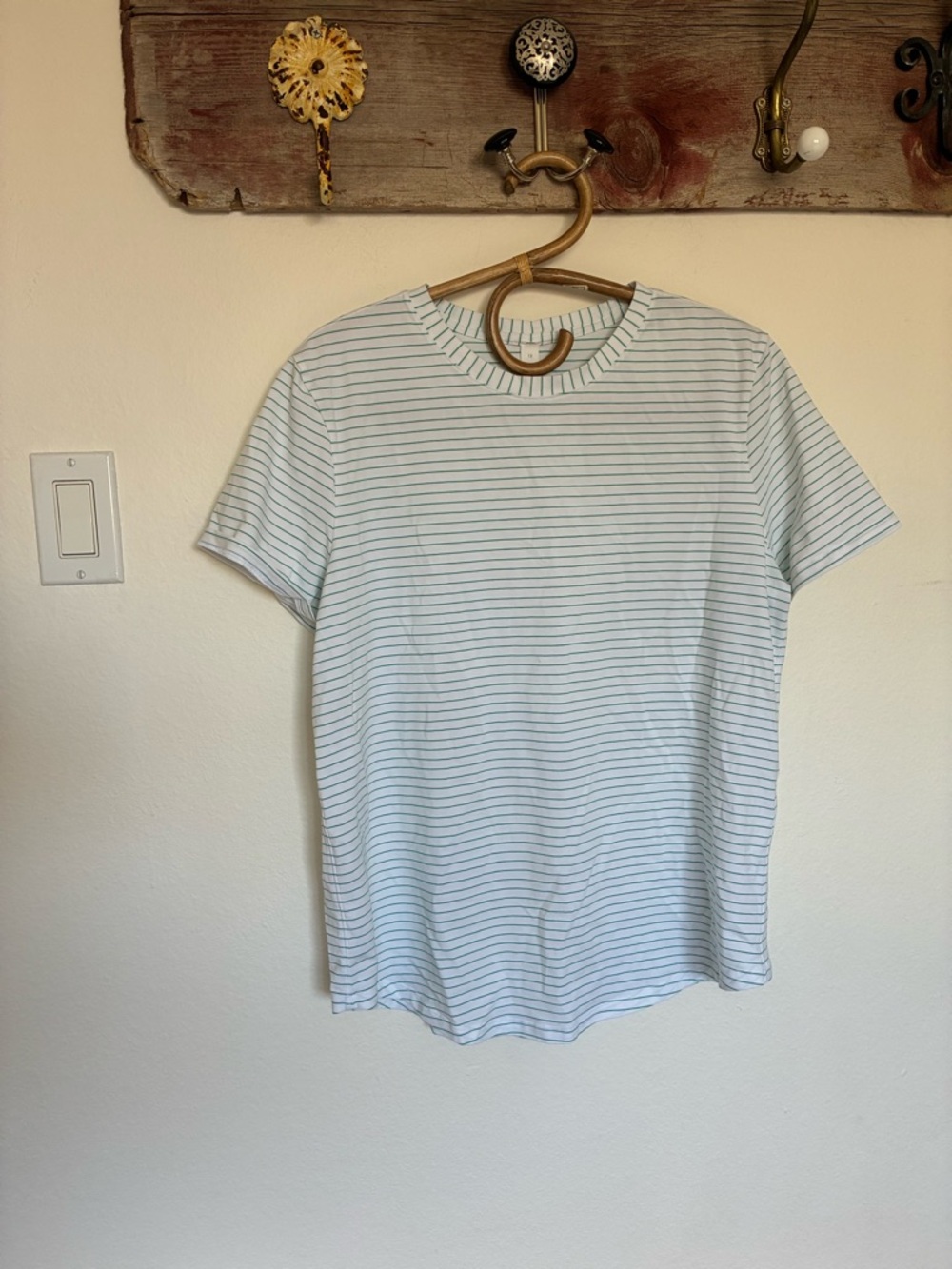Lululemon athletica Love Tee White and Teal Stripe Womens Size 12